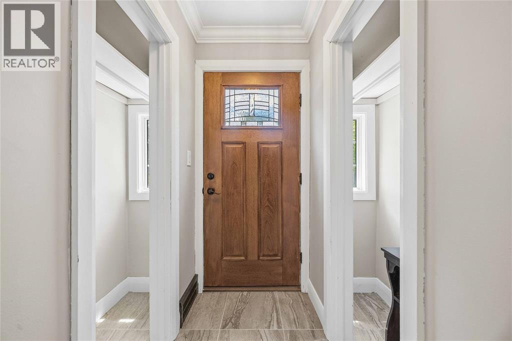 860 LONDON ROAD - 5
