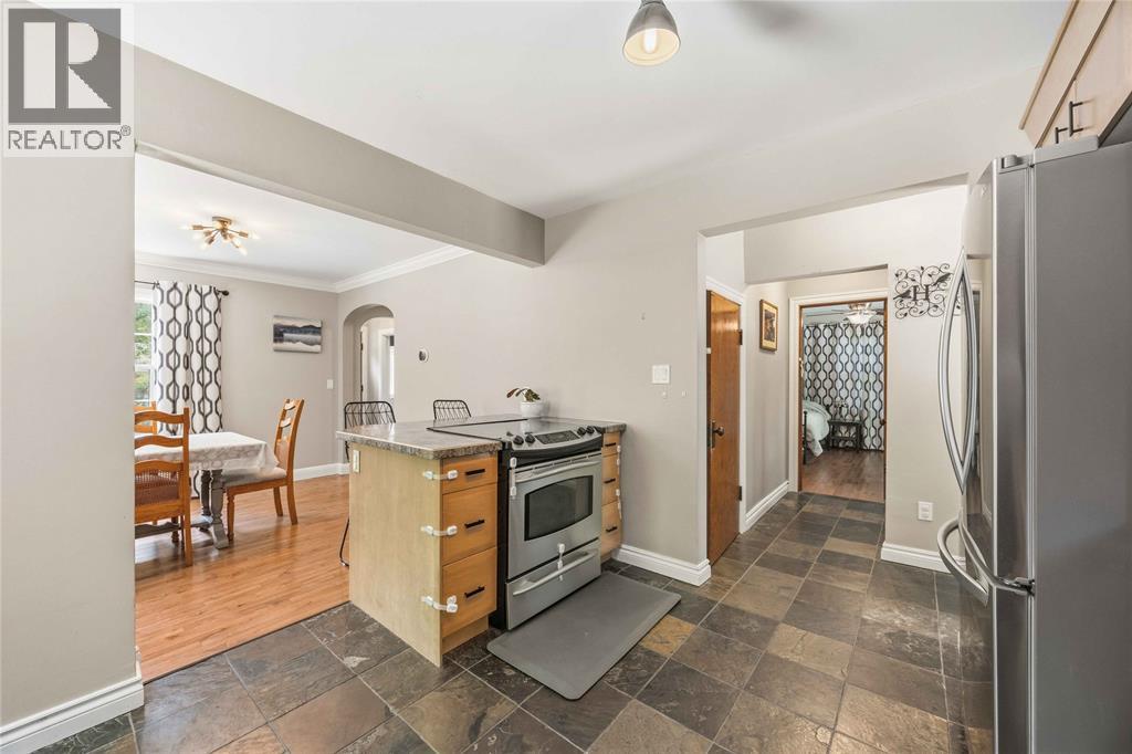 860 LONDON ROAD - 7