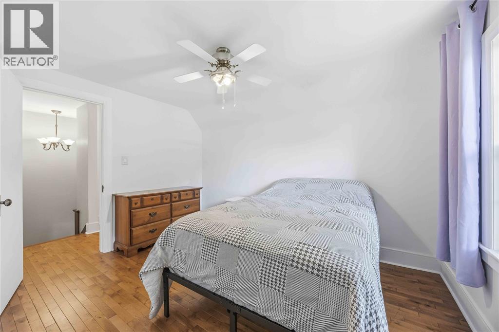 860 LONDON ROAD - 26