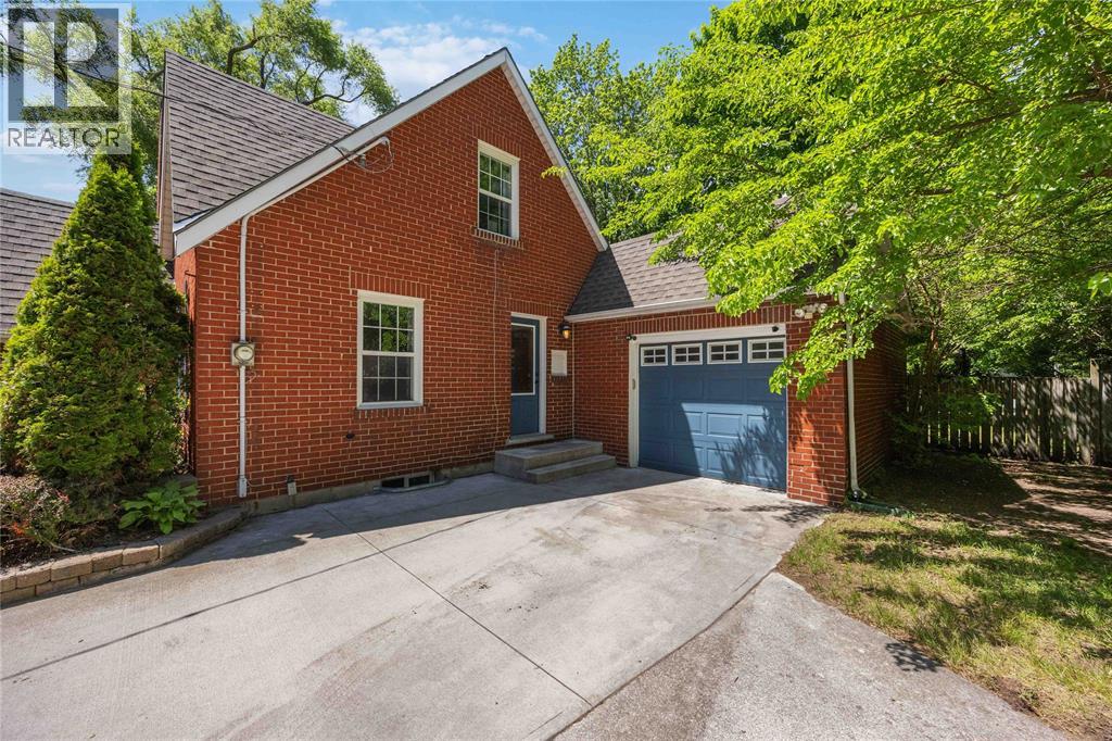 860 LONDON ROAD - 4