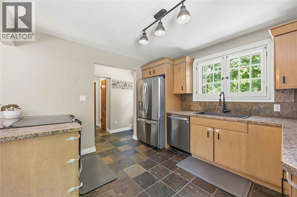 860 LONDON ROAD - 6