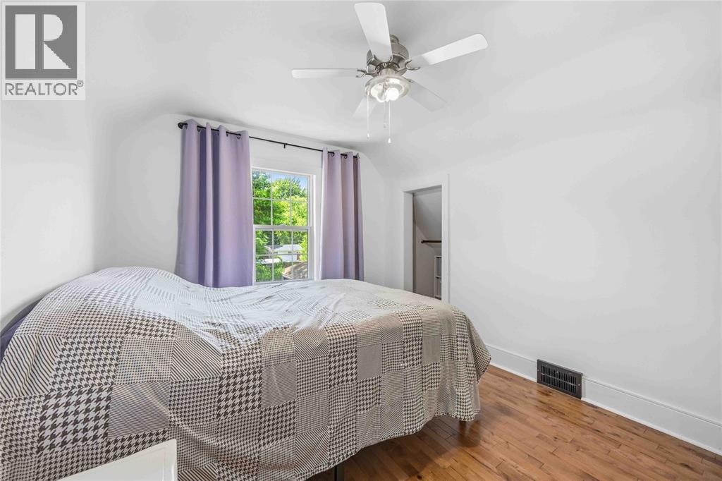 860 LONDON ROAD - 25