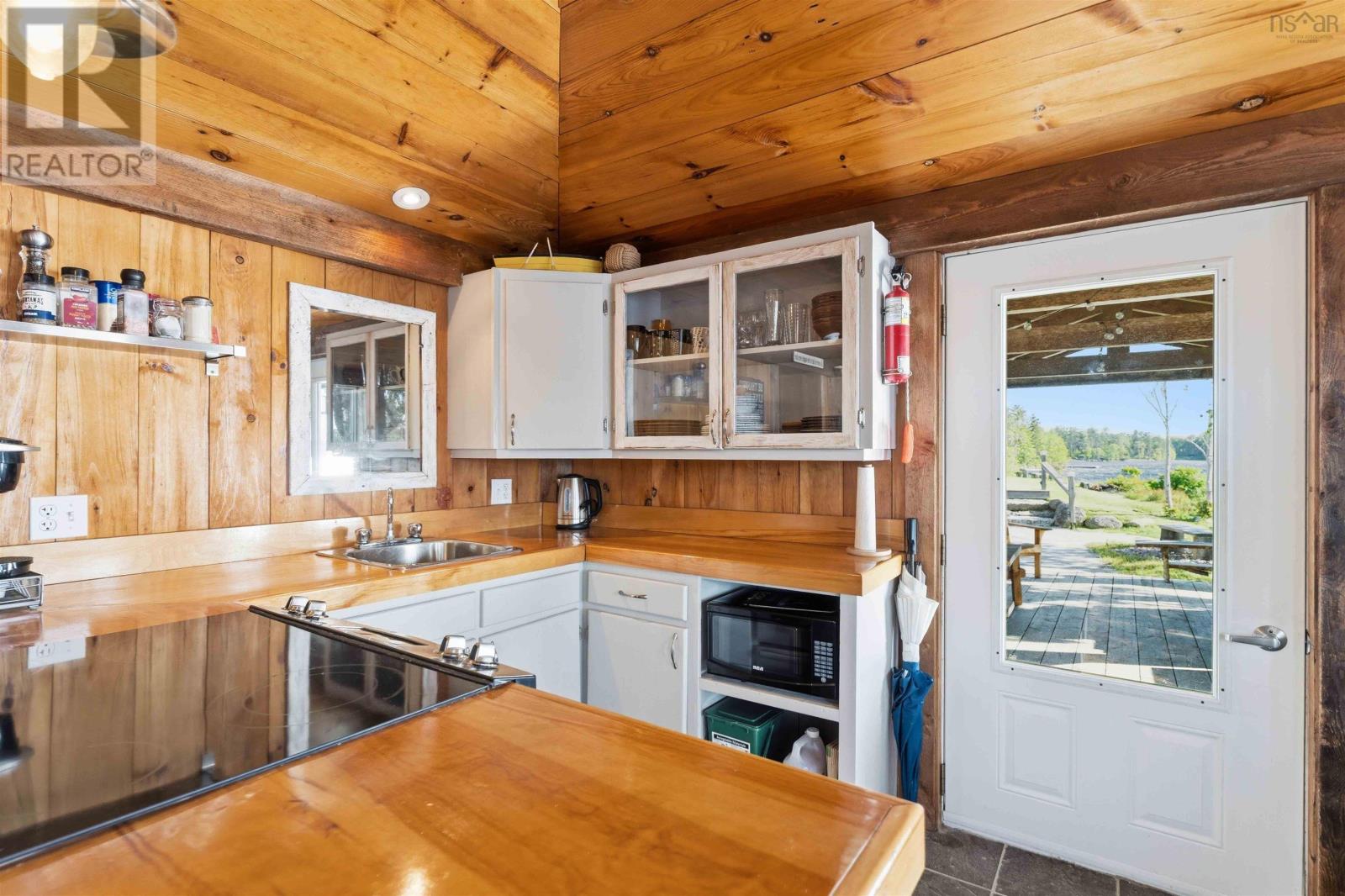 4039 & 4041 Sissiboo Road - 41