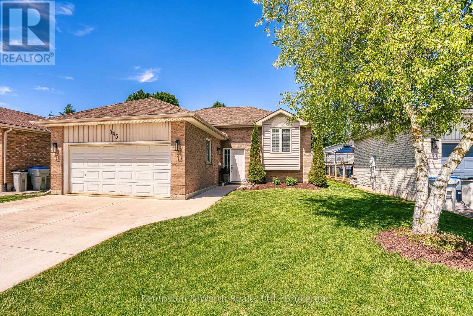 745 LAVERY STREET - 1