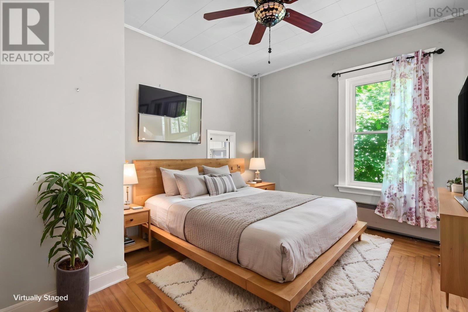 475 Albert Street - 21