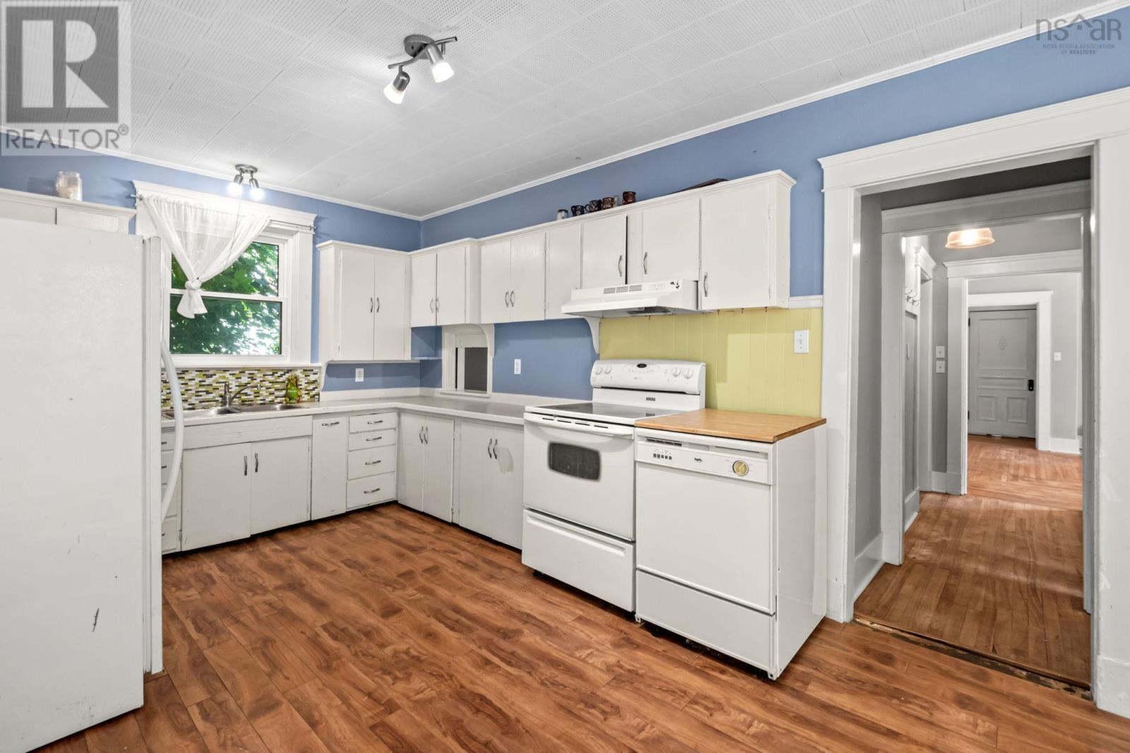 475 Albert Street - 13