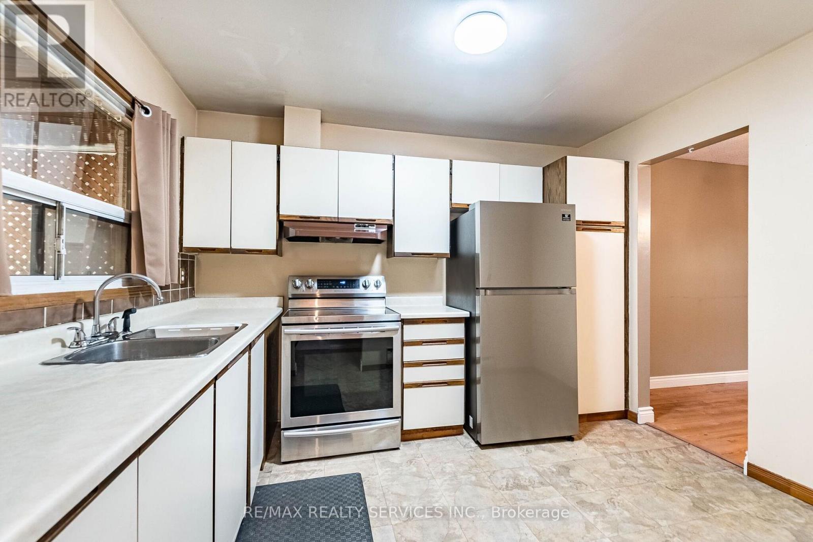 23 SCOTTSDALE COURT - 11