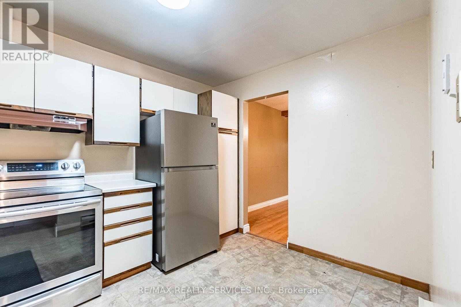 23 SCOTTSDALE COURT - 12