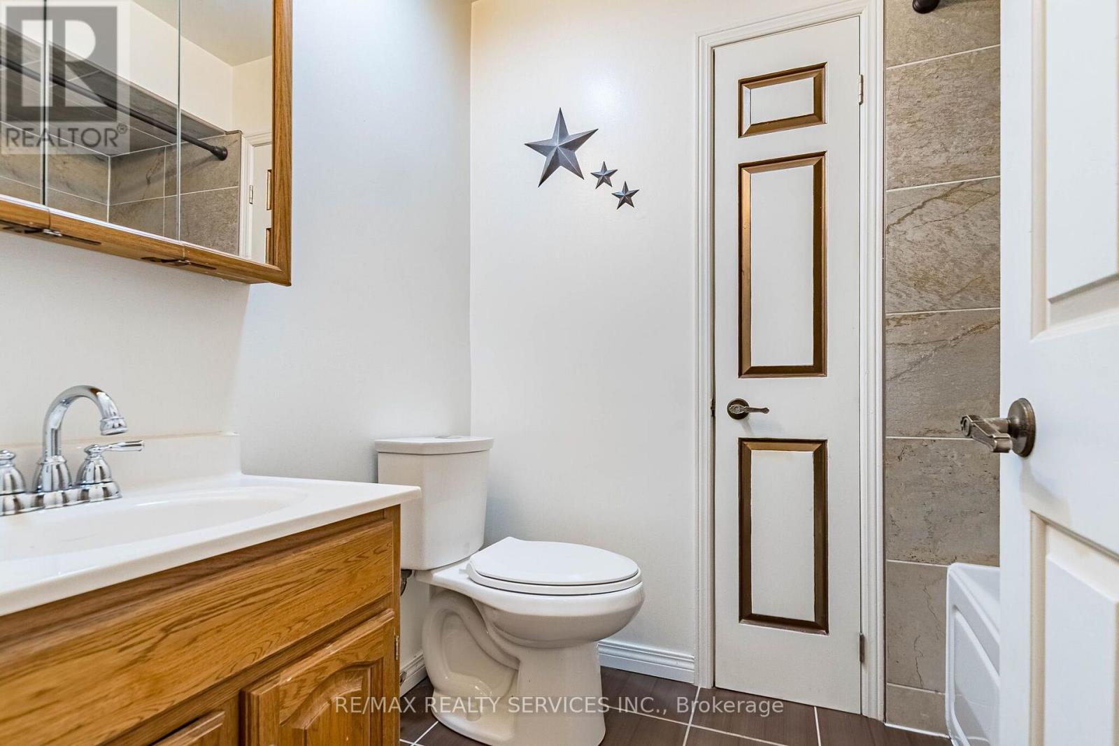 23 SCOTTSDALE COURT - 34