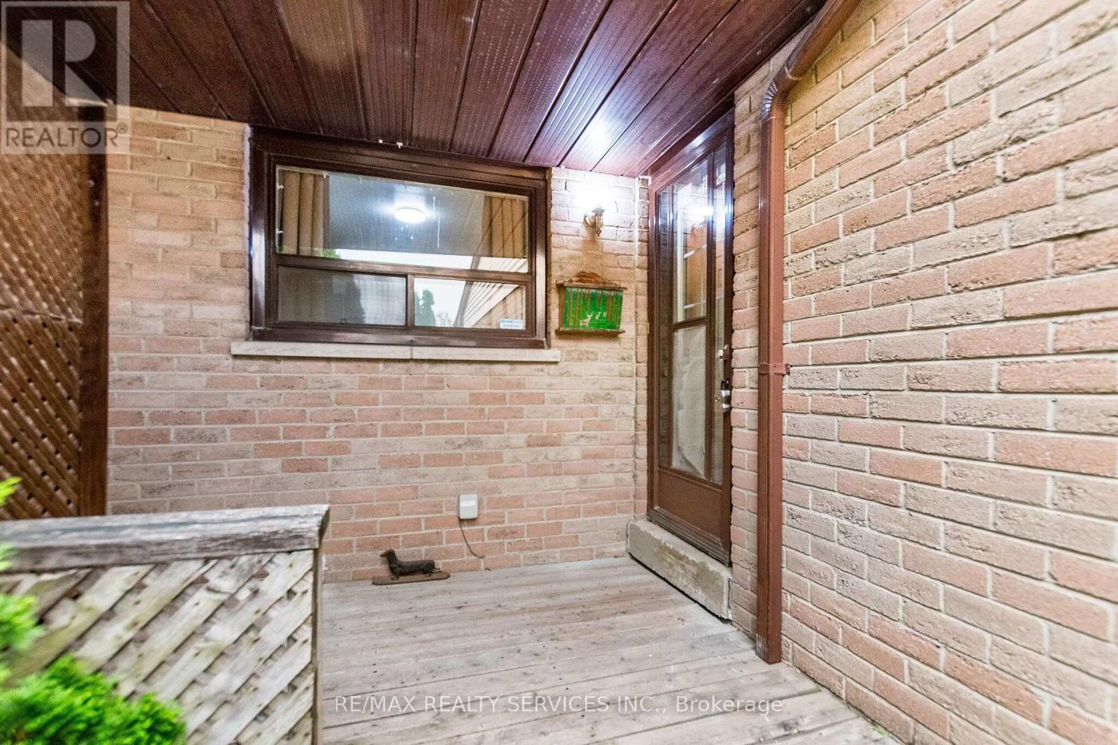 23 SCOTTSDALE COURT - 6