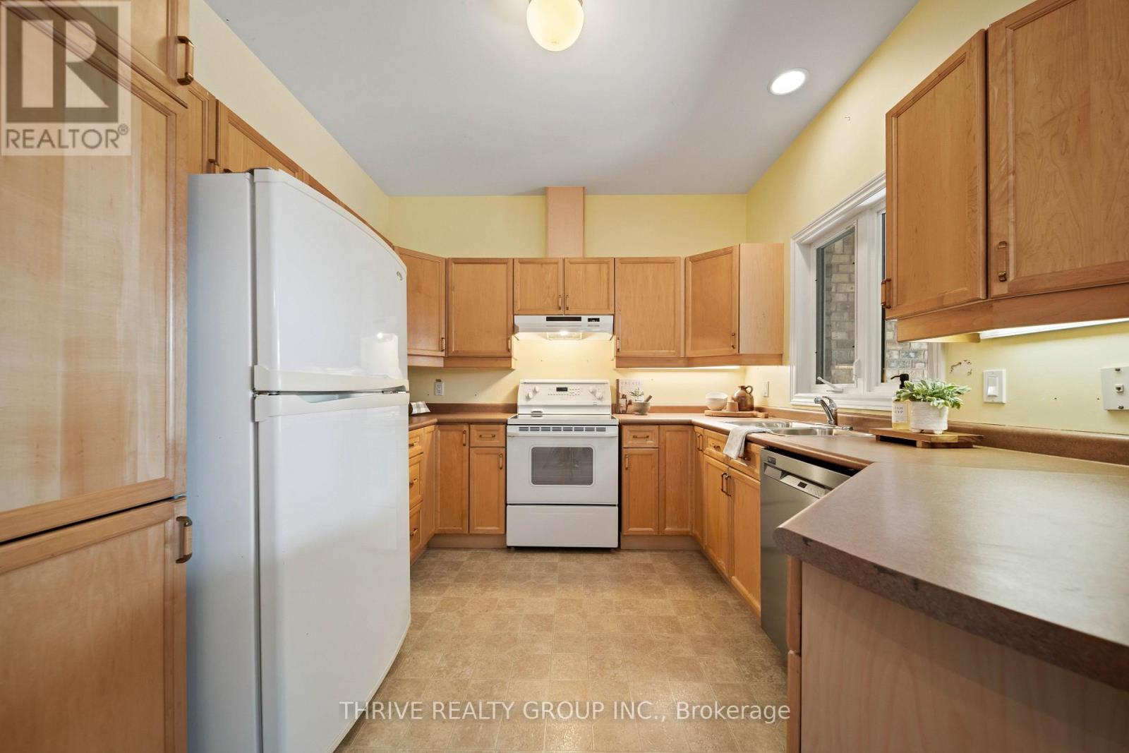#3 1574 RICHMOND STREET - Image 12