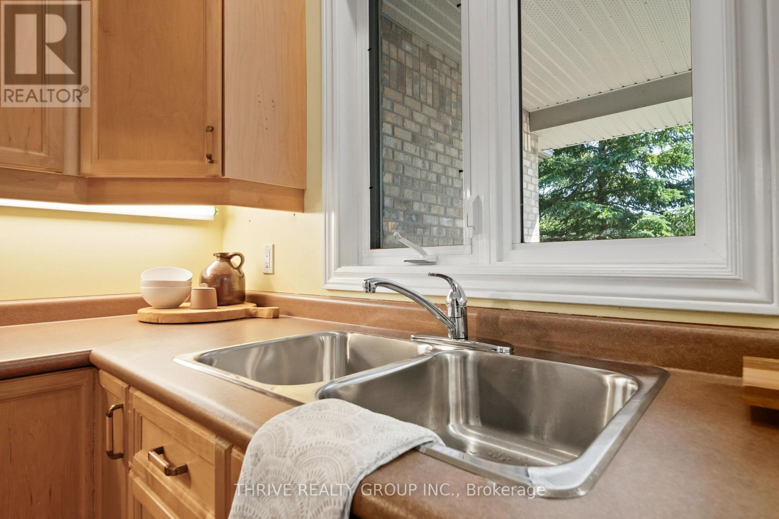 #3 1574 RICHMOND STREET - Image 13