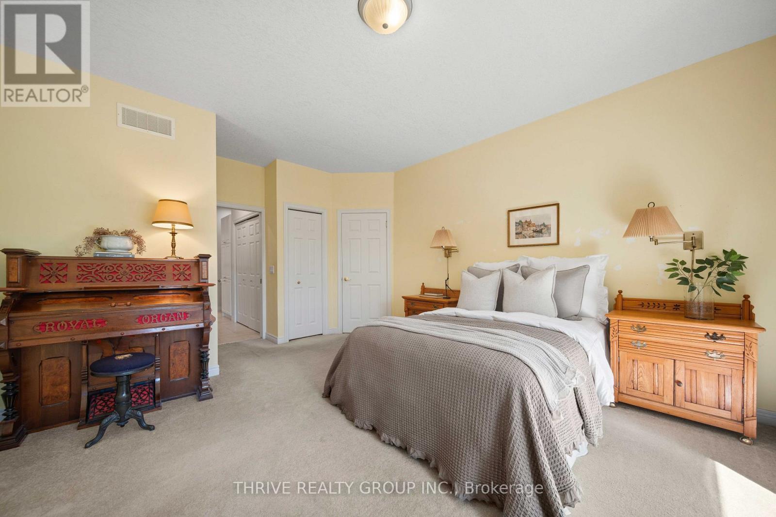 #3 1574 RICHMOND STREET - Image 17