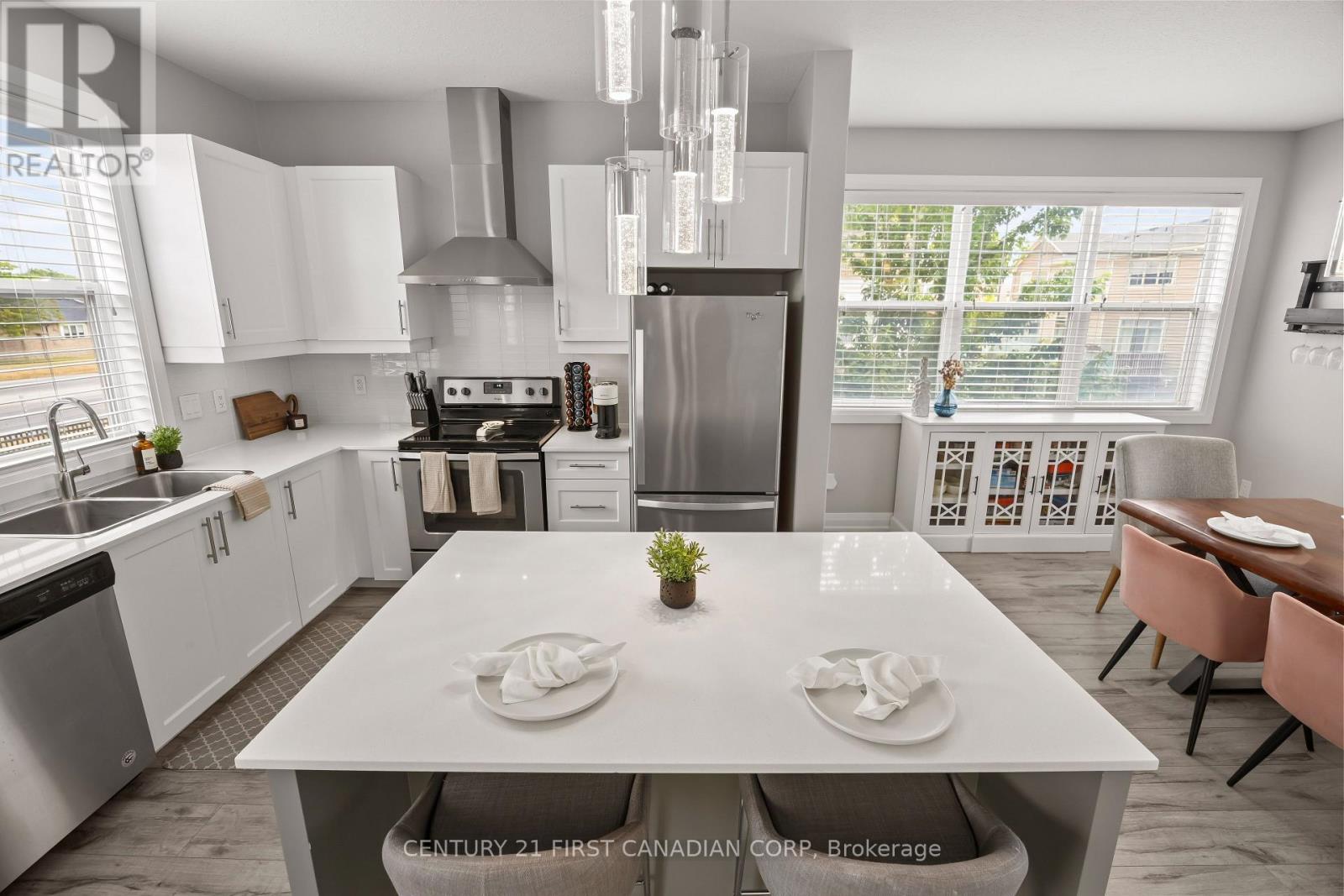 #18 3025 SINGLETON AVENUE - 11