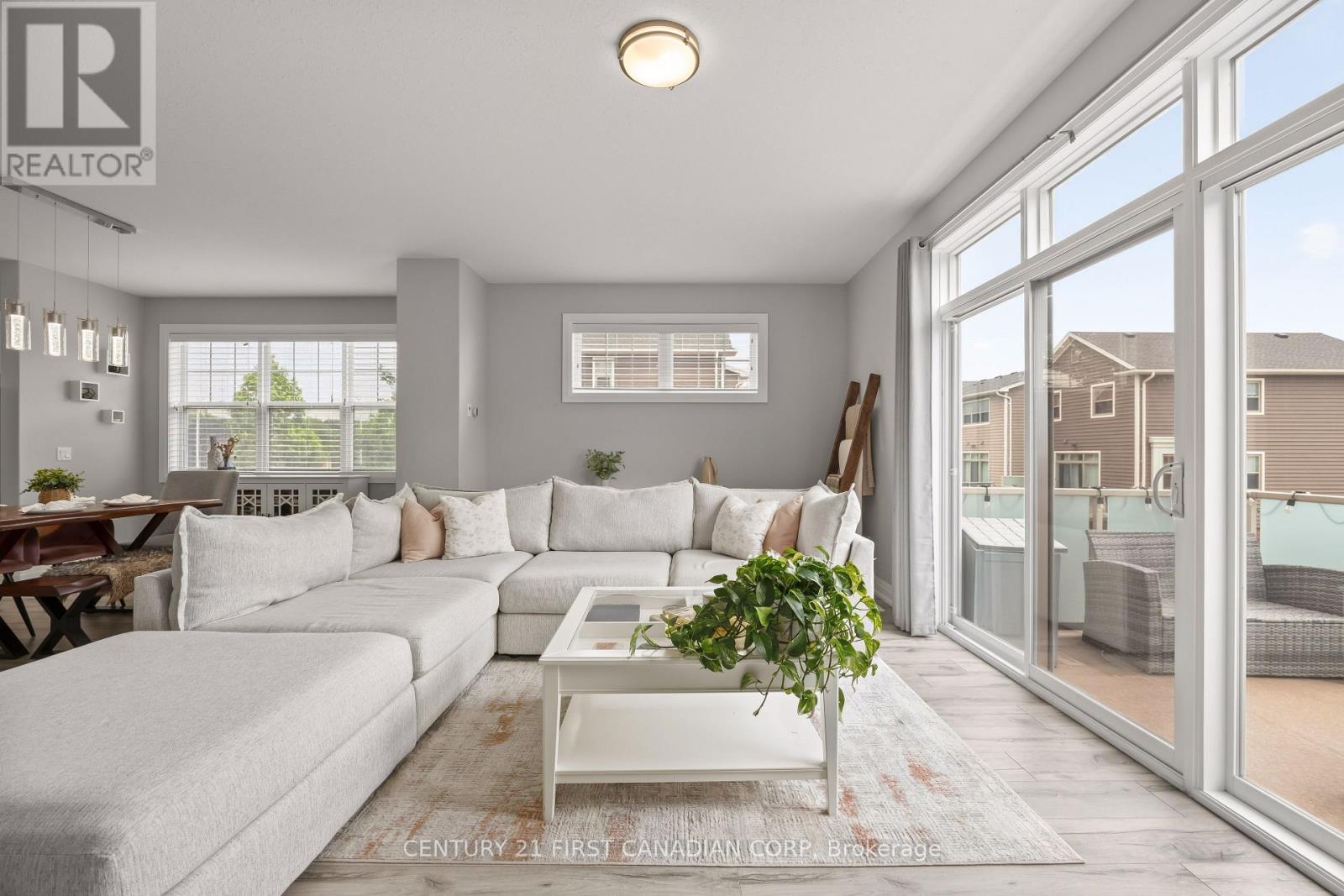 #18 3025 SINGLETON AVENUE - 17
