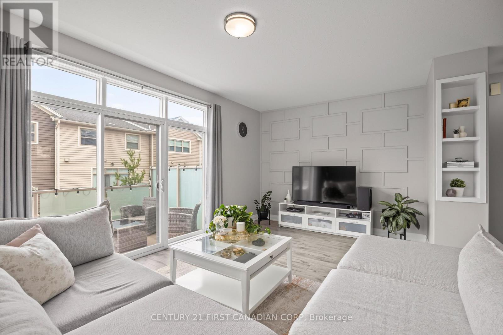 #18 3025 SINGLETON AVENUE - 19