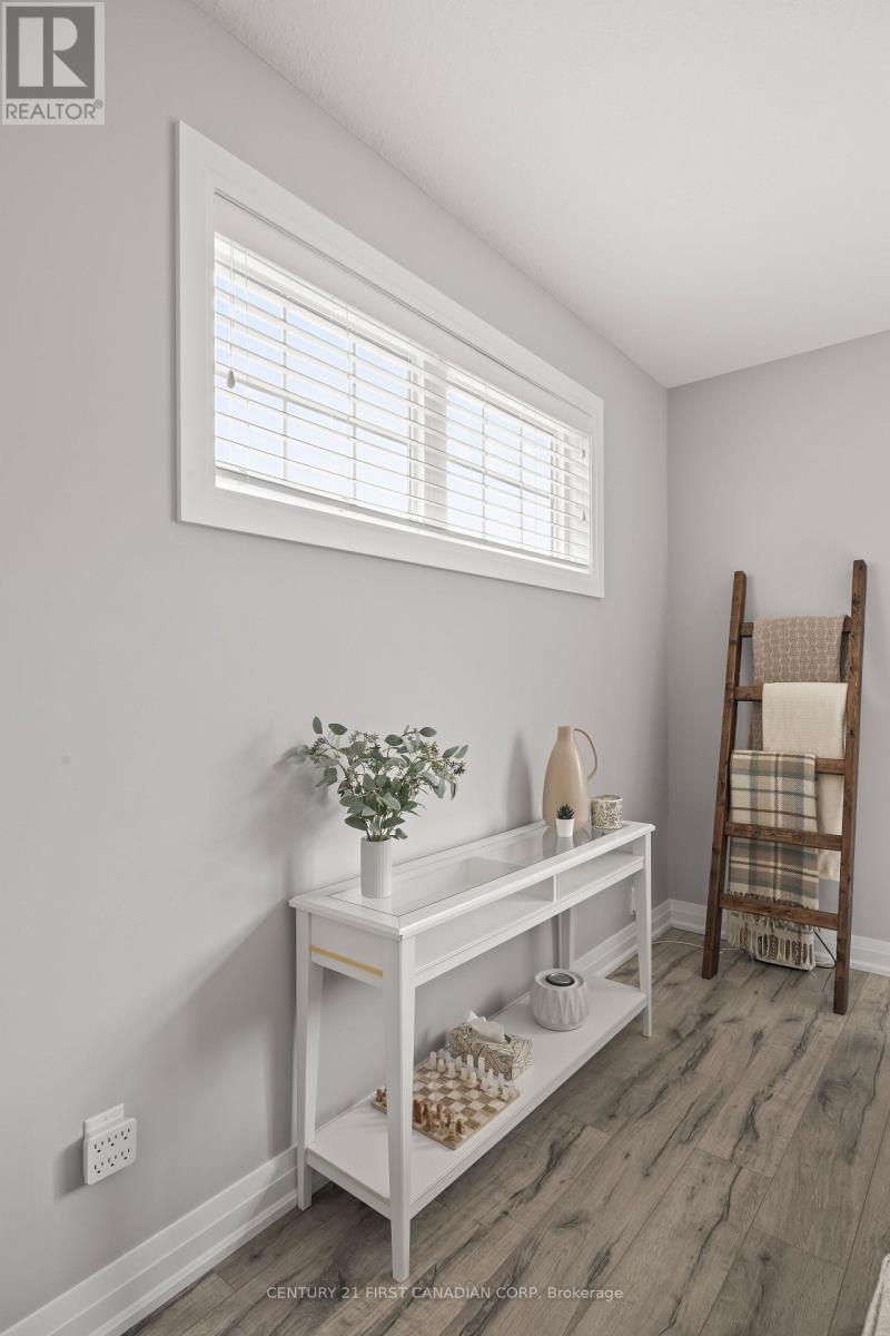 #18 3025 SINGLETON AVENUE - 20