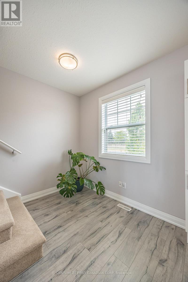 #18 3025 SINGLETON AVENUE - 21