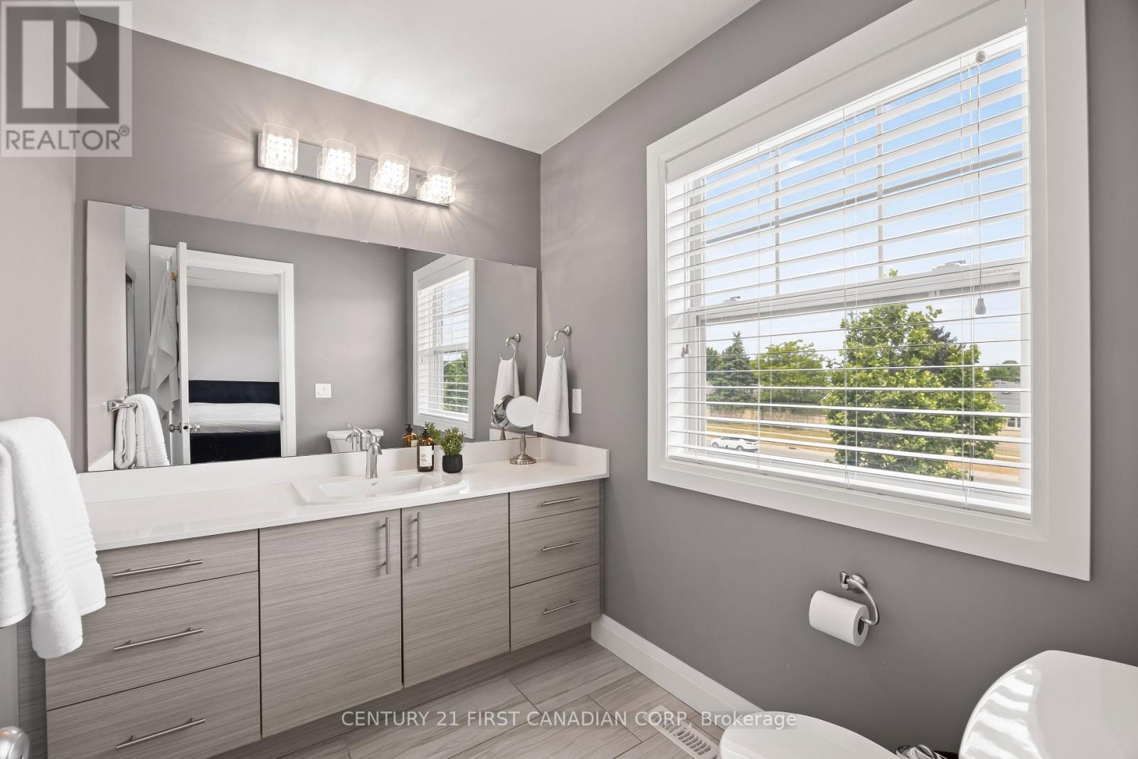 #18 3025 SINGLETON AVENUE - 28