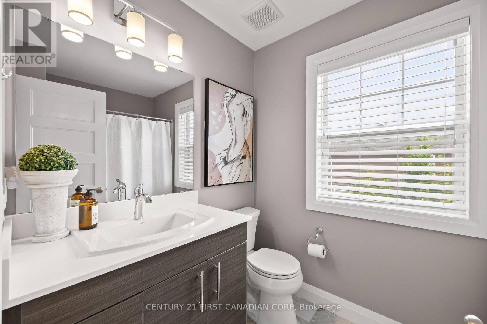 #18 3025 SINGLETON AVENUE - 32