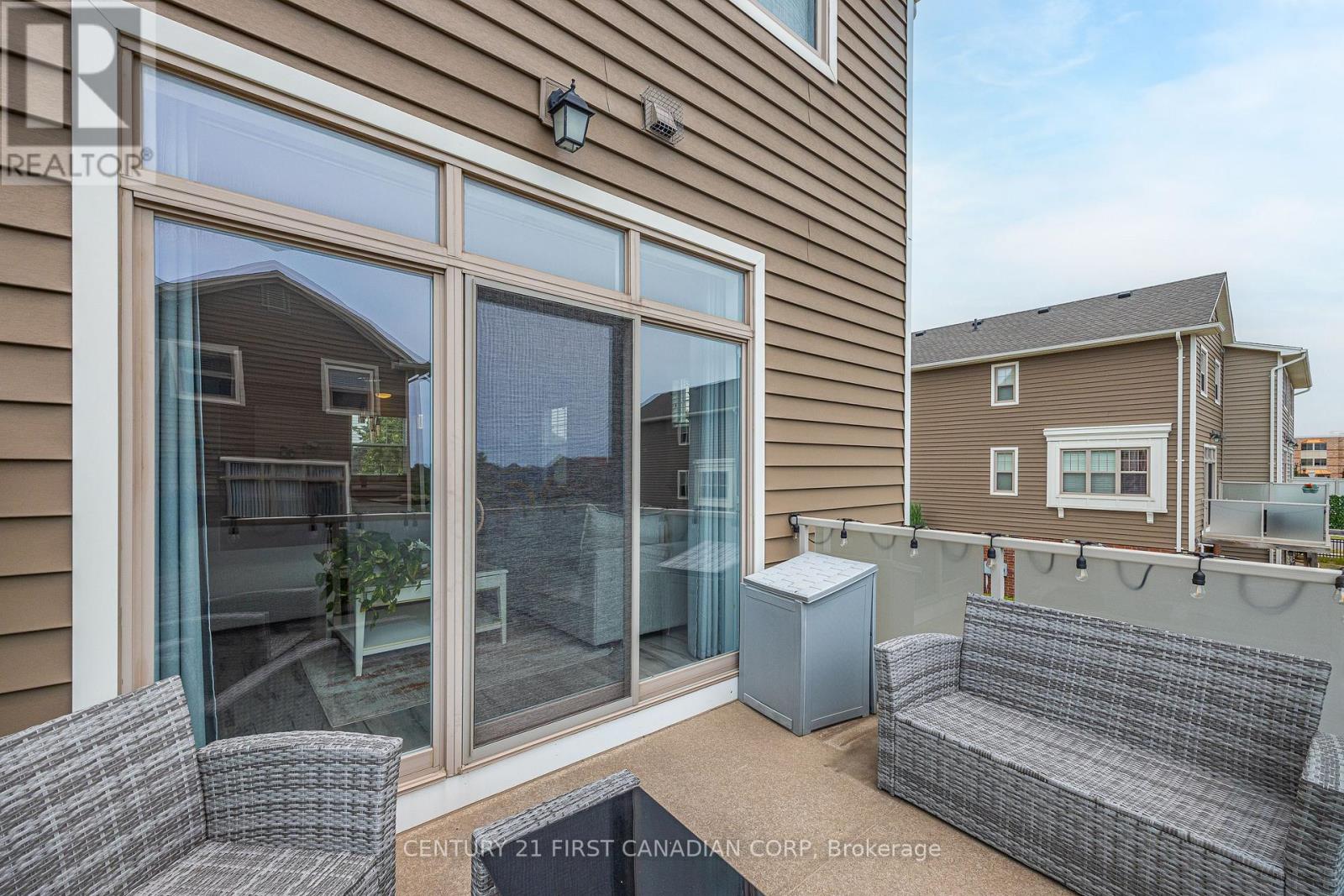 #18 3025 SINGLETON AVENUE - 38