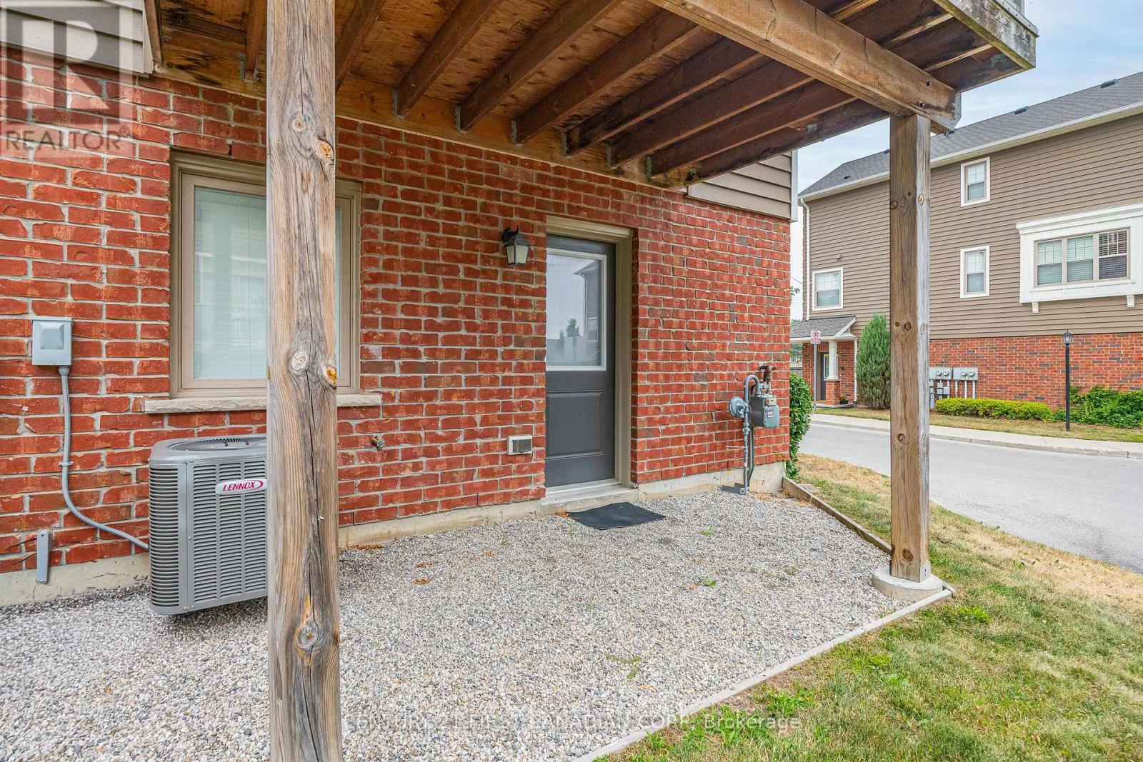 #18 3025 SINGLETON AVENUE - 39