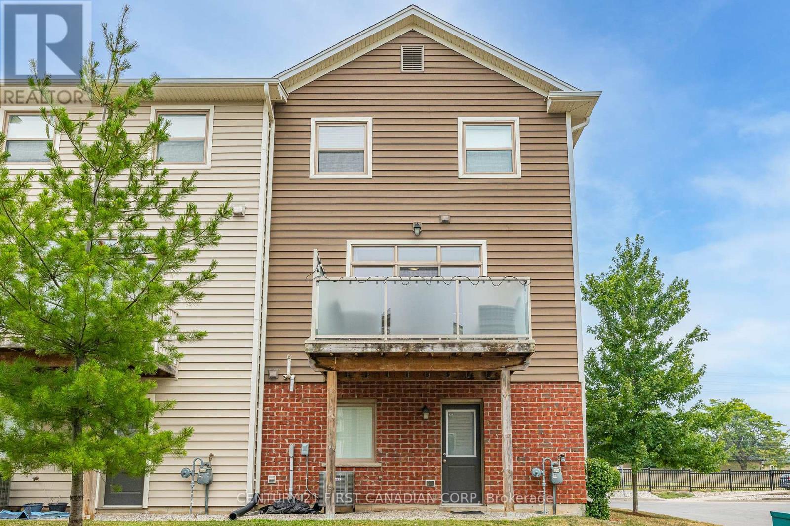 #18 3025 SINGLETON AVENUE - 40