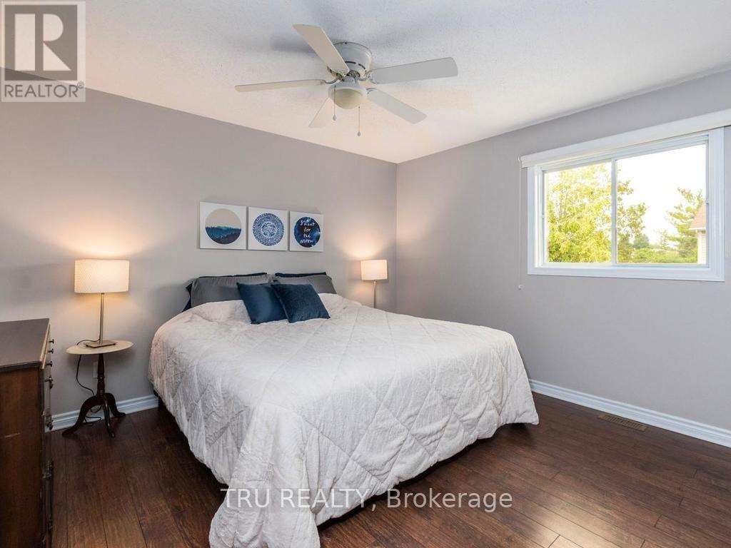 24 SOHO CRESCENT - 14