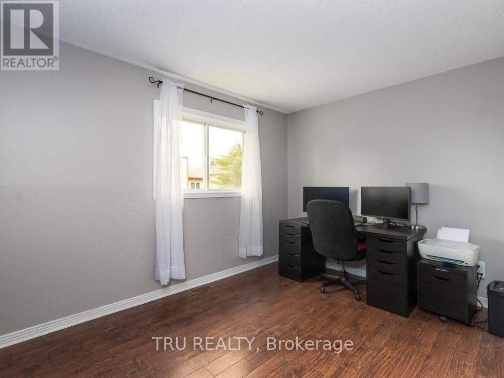 24 SOHO CRESCENT - 16