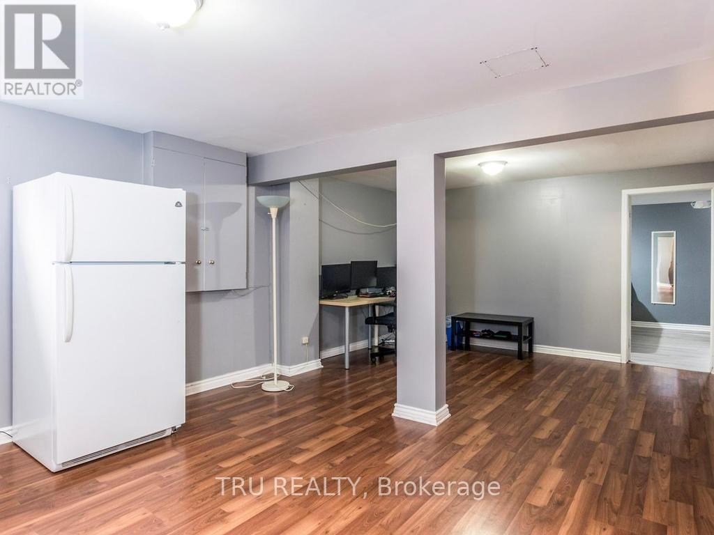 24 SOHO CRESCENT - 18