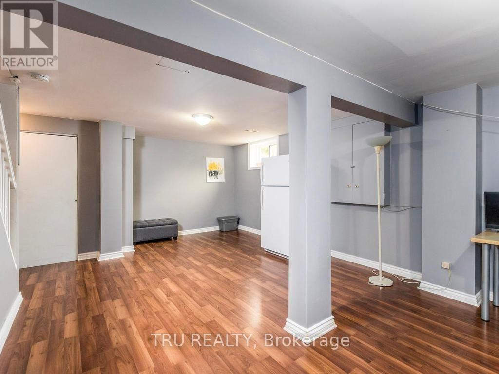 24 SOHO CRESCENT - 19
