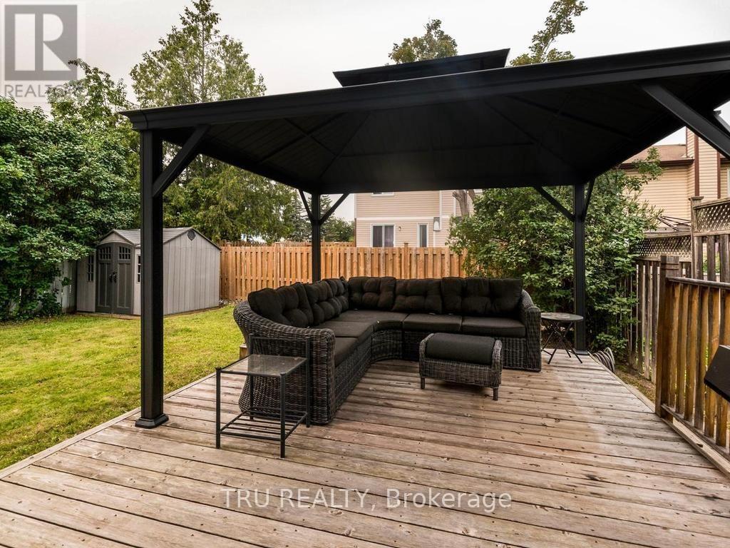 24 SOHO CRESCENT - 21