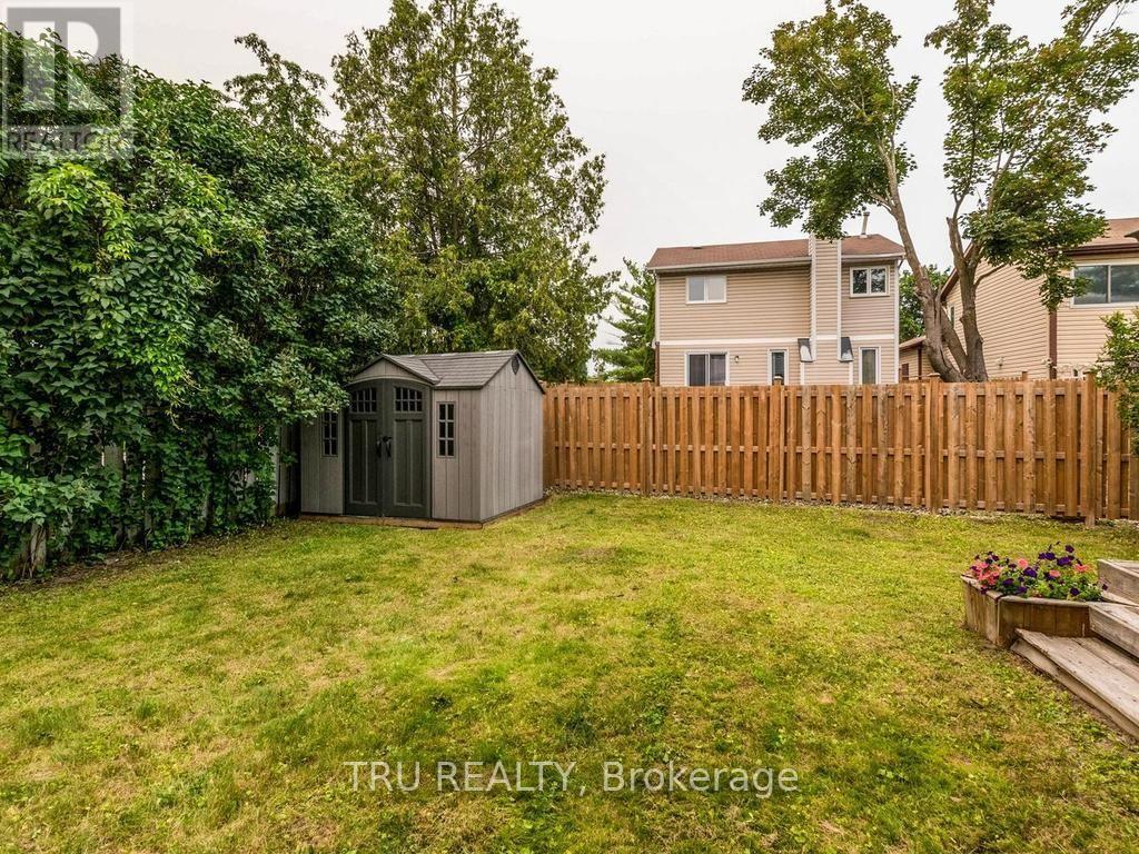 24 SOHO CRESCENT - 22