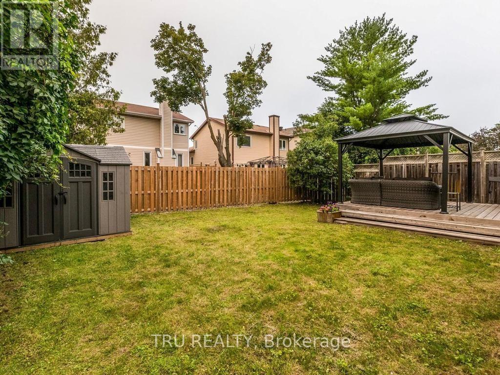 24 SOHO CRESCENT - 23