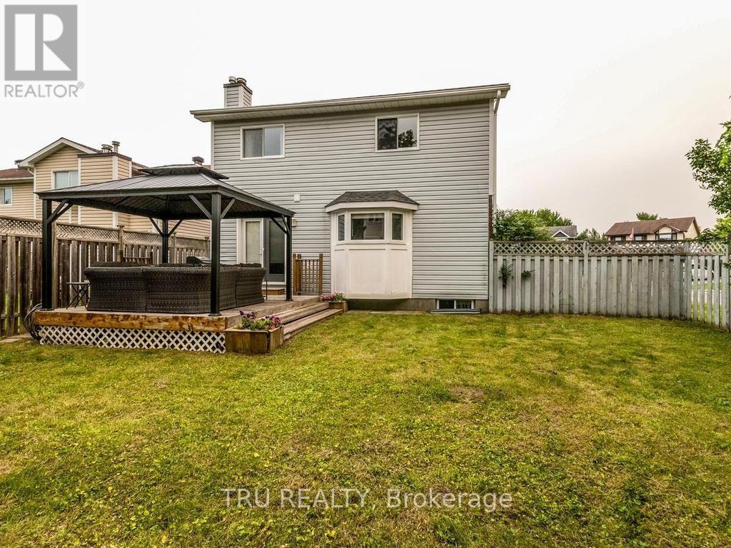 24 SOHO CRESCENT - 24