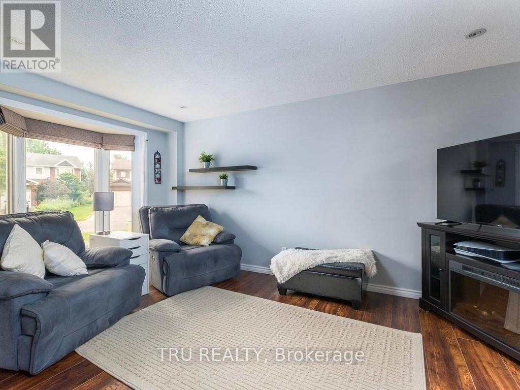 24 SOHO CRESCENT - 3