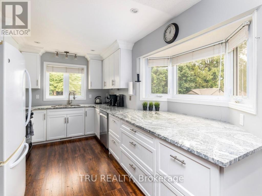 24 SOHO CRESCENT - 6
