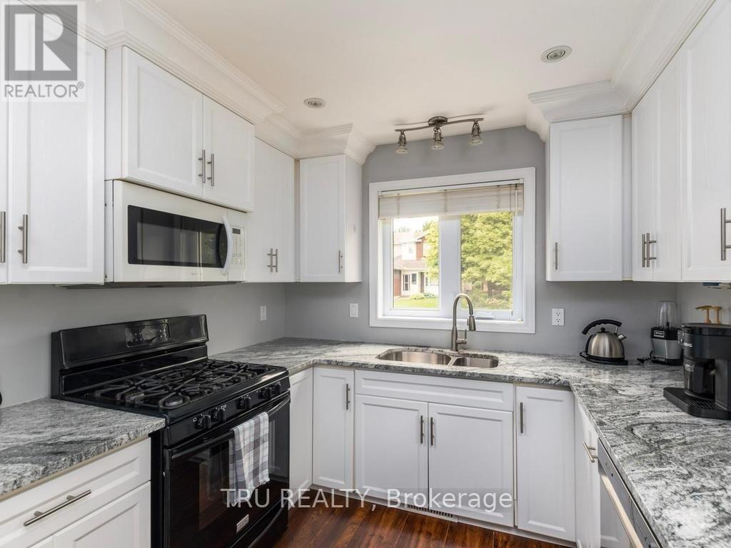 24 SOHO CRESCENT - 7