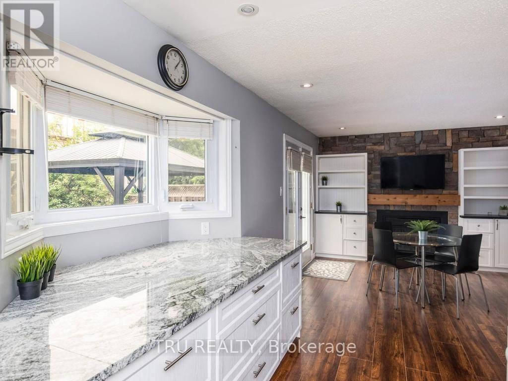 24 SOHO CRESCENT - 8