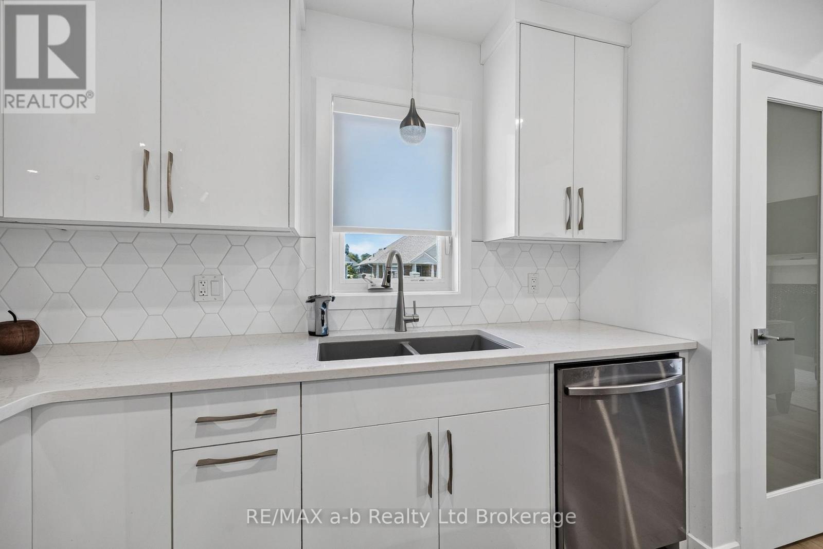 268 WILSON AVENUE - 18