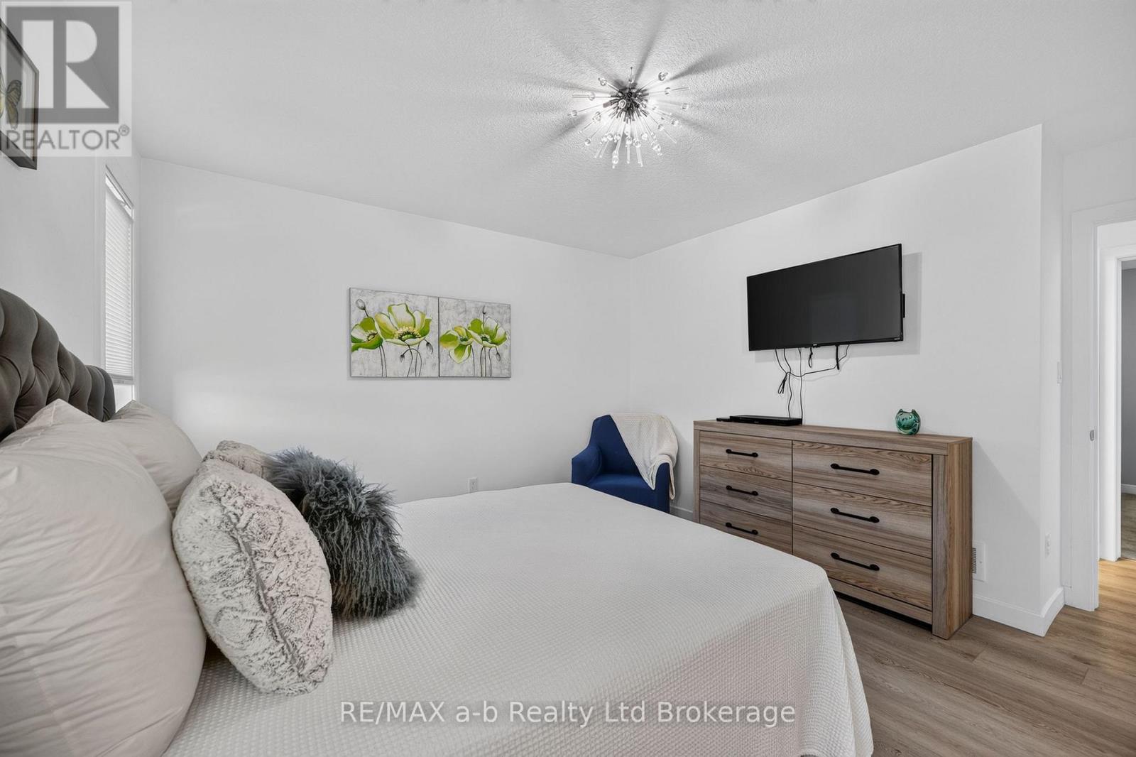 268 WILSON AVENUE - 23