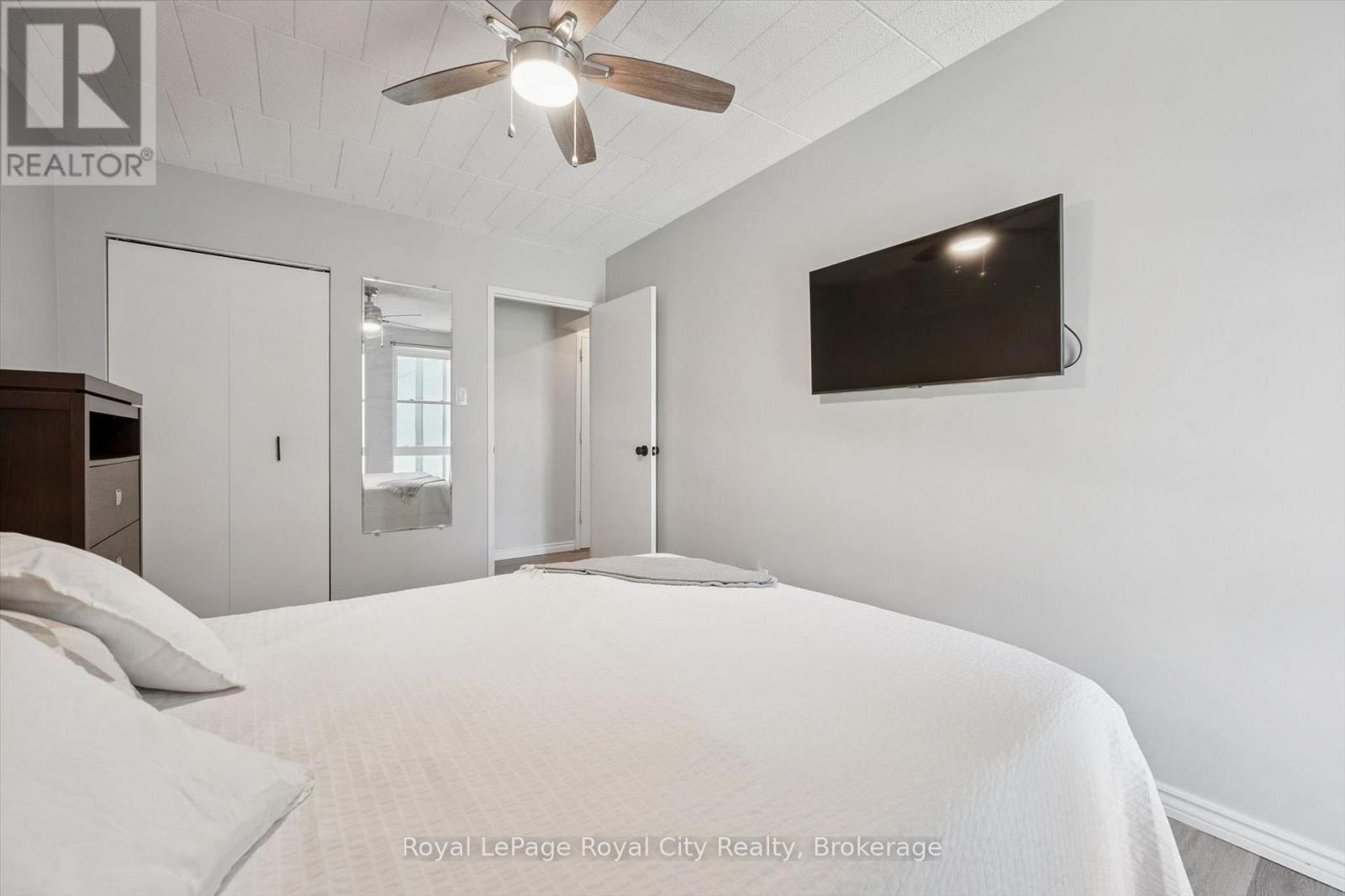#410 105 CONROY CRESCENT - 22