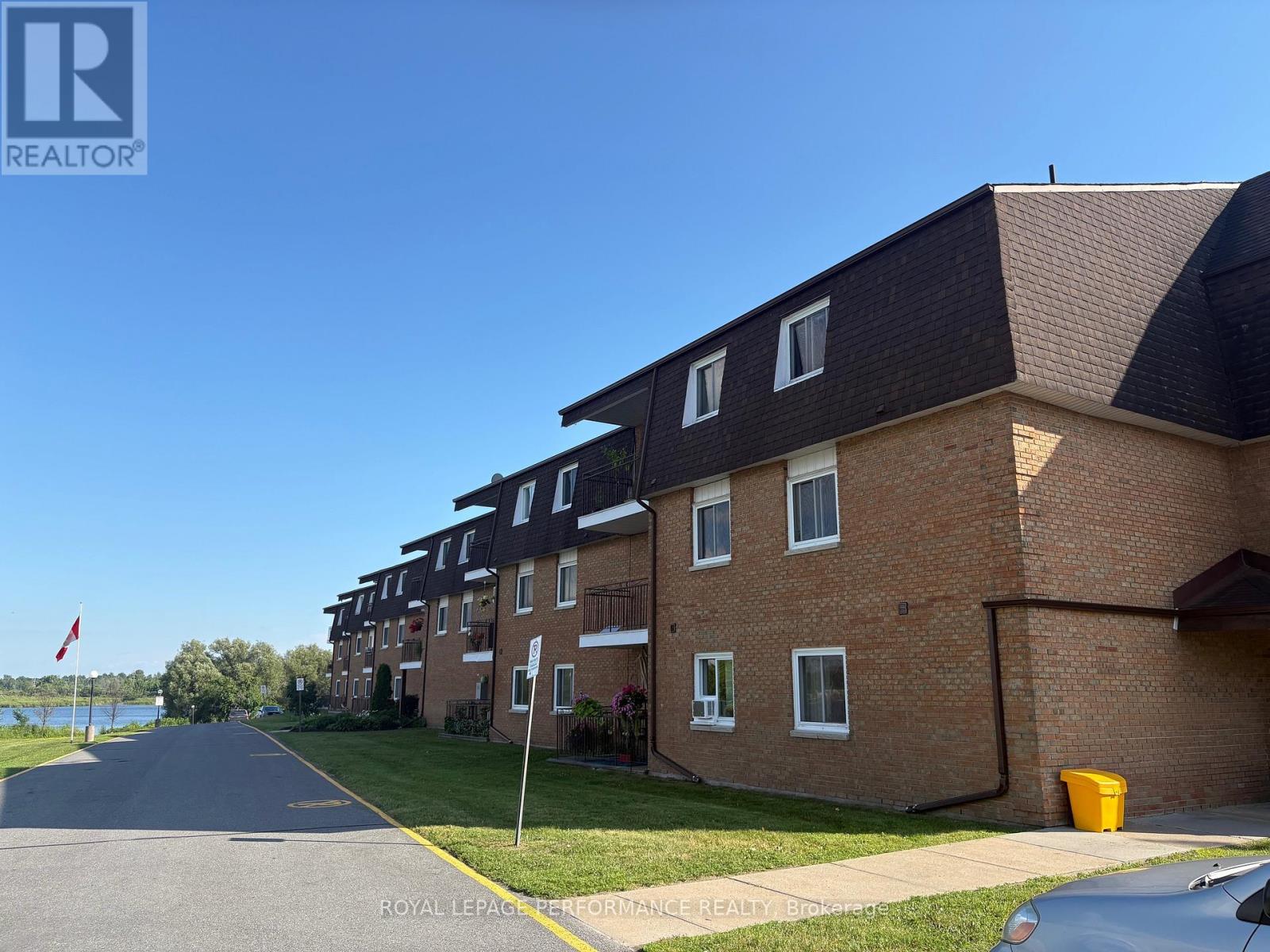 #209 220 KENYON STREET W - 1