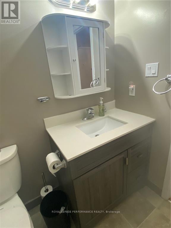 #209 220 KENYON STREET W - 6