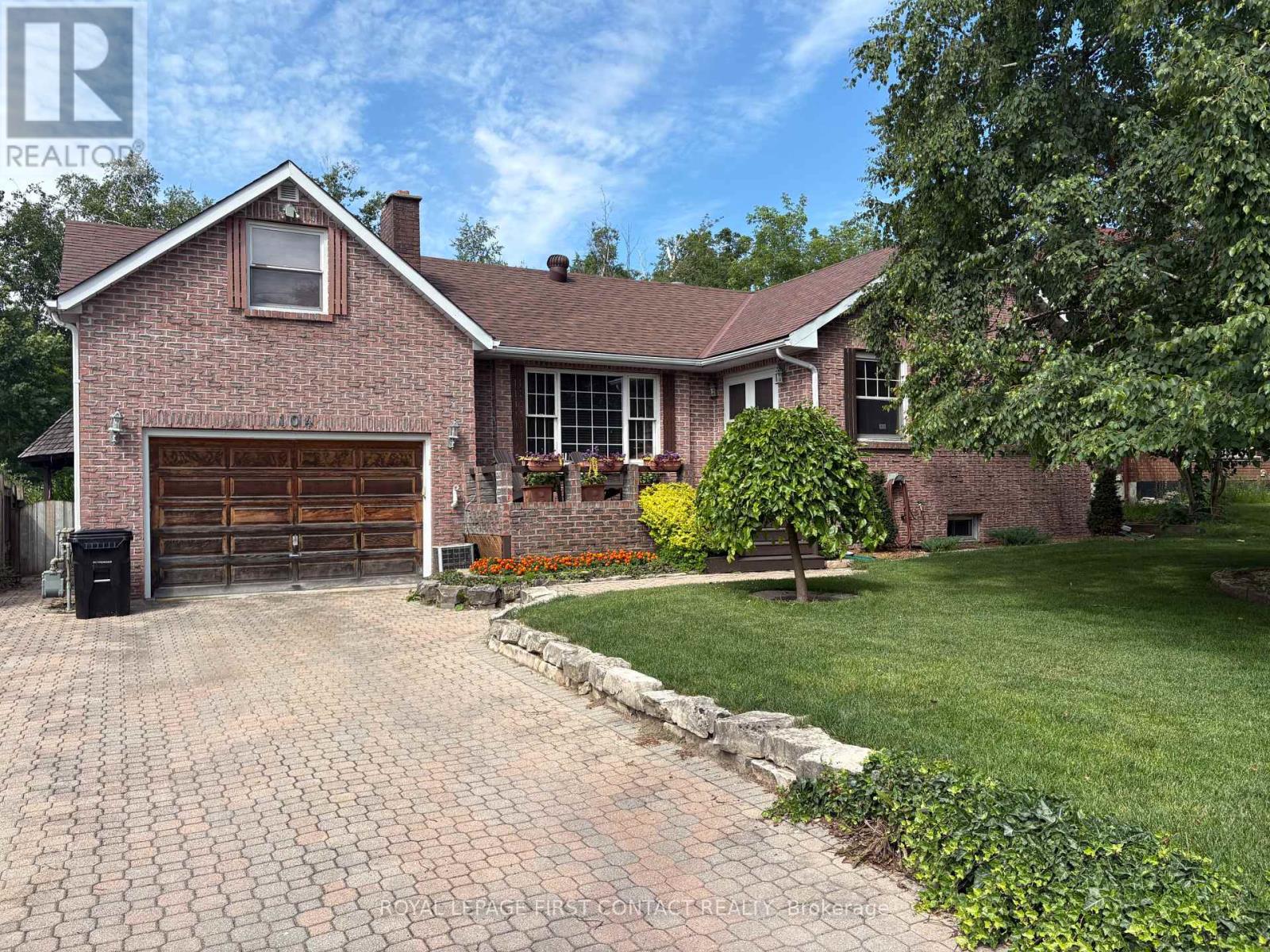 104 ECCLES STREET N - 1
