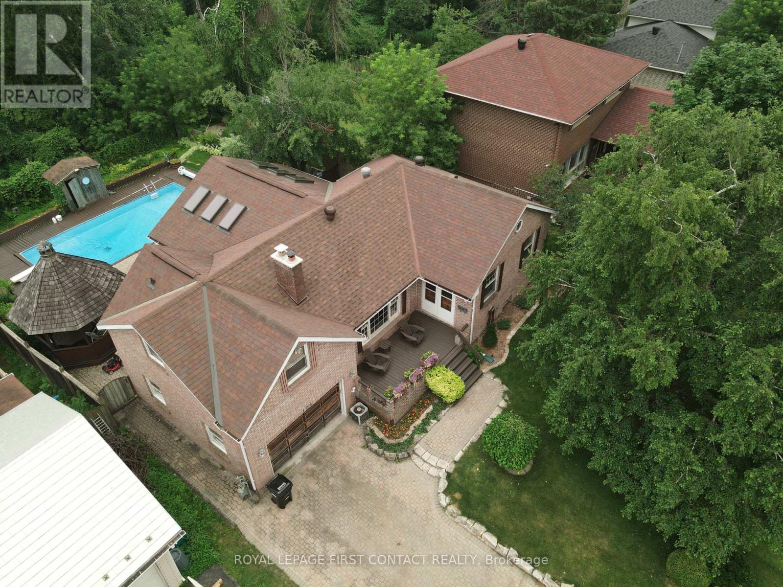 104 ECCLES STREET N - 3