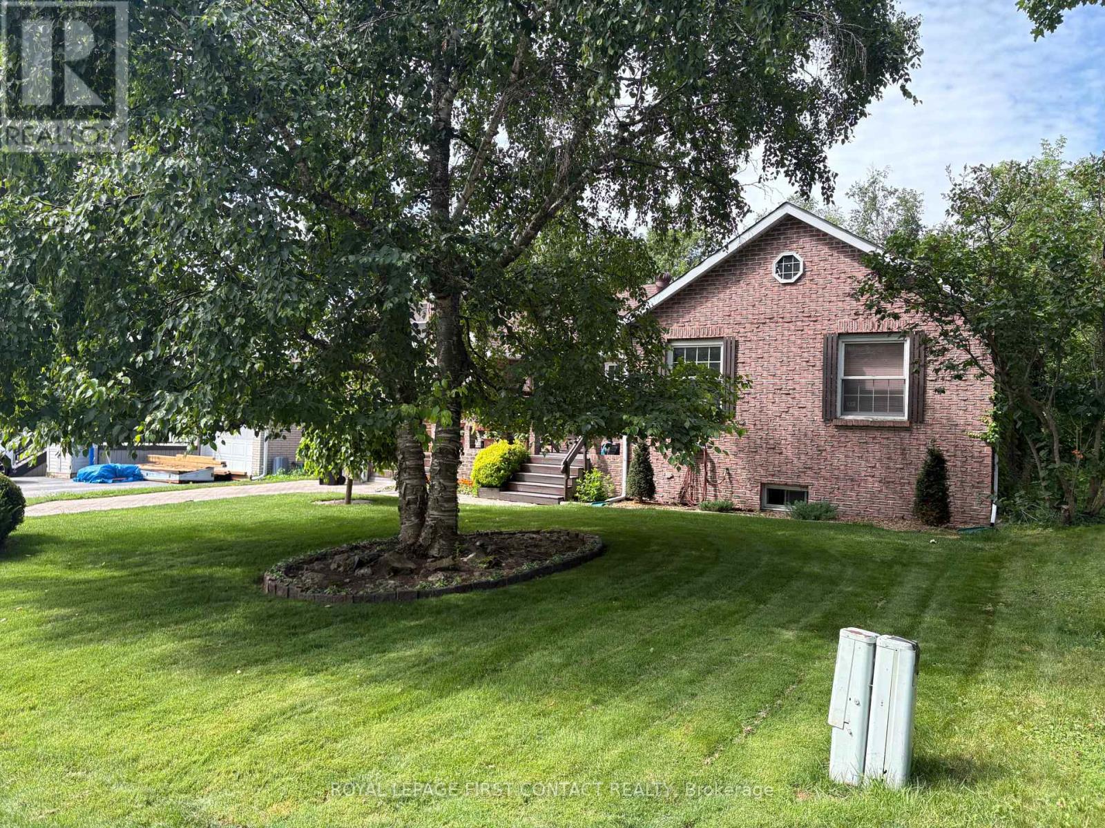 104 ECCLES STREET N - 4