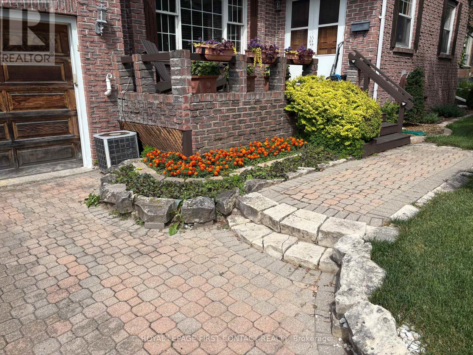 104 ECCLES STREET N - 7