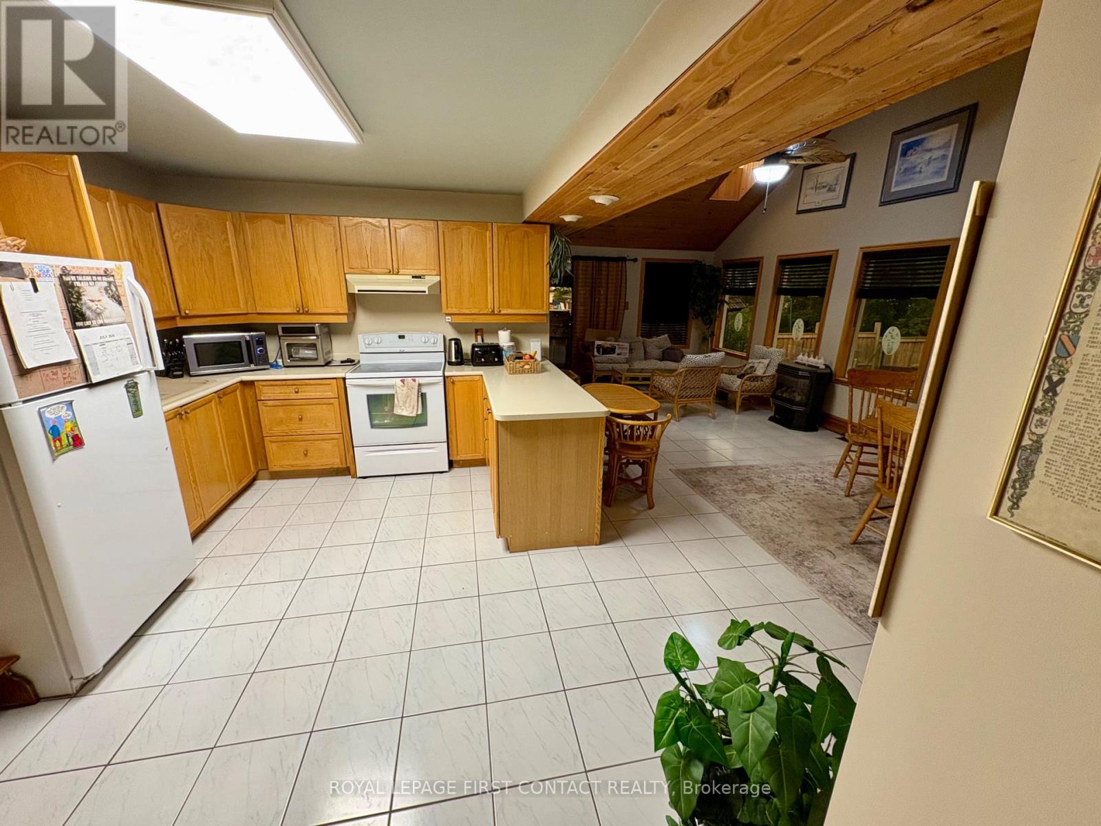 104 ECCLES STREET N - 9