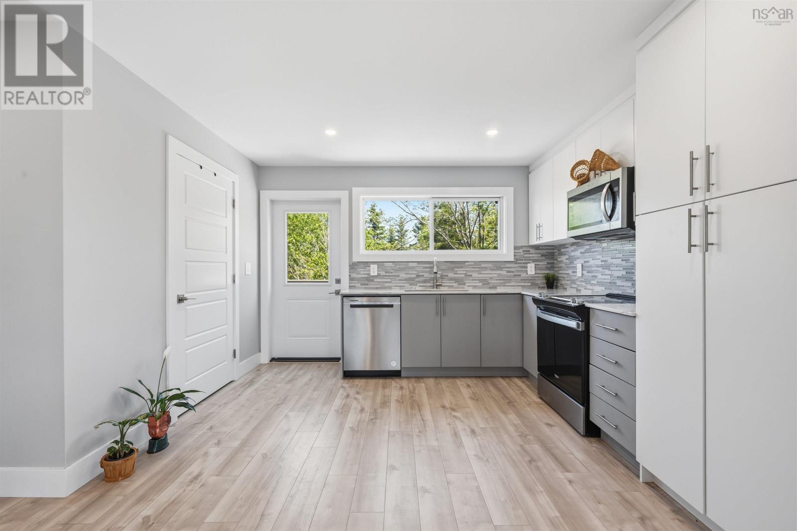 6 Charlton Avenue - 17